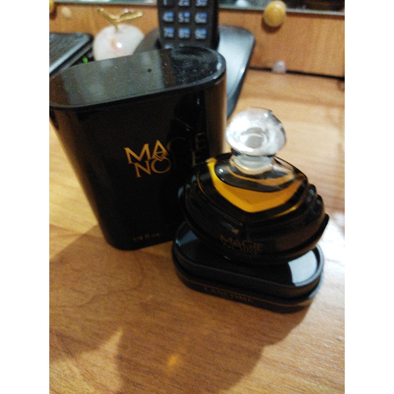 Lancome Magie Noire - купить женские духи, цены от 570 р. за 2 мл