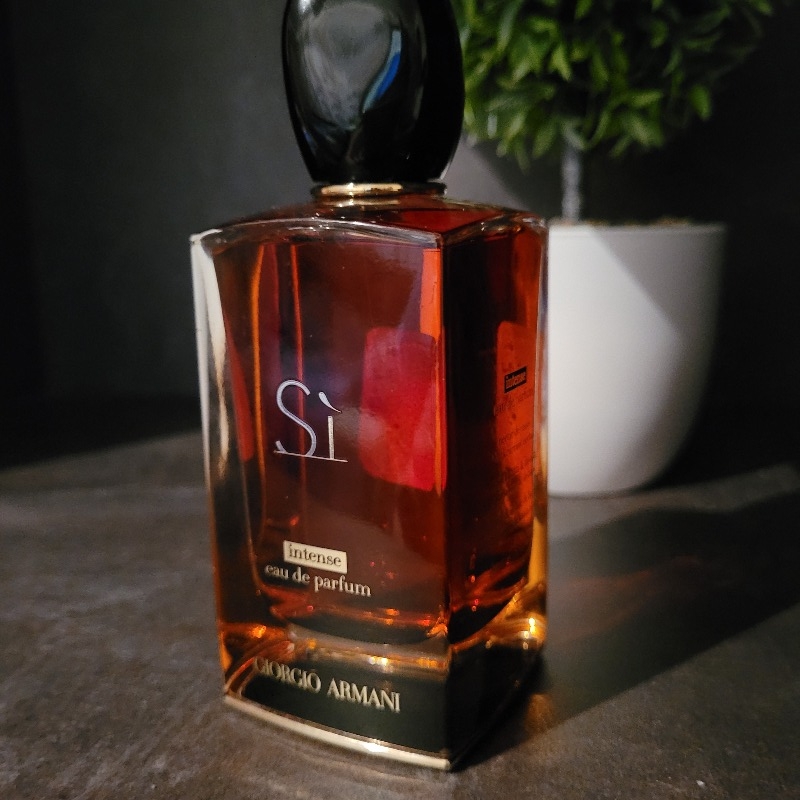 ARMANI Si Intense 2021 - купить женские духи, цены от 350 р. за 2 мл